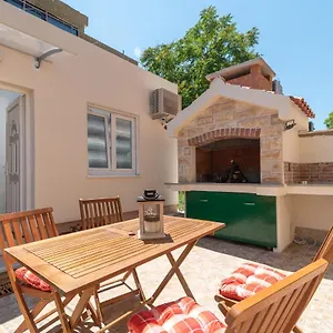 Small Private House With A Terrace In Apartament Trogir